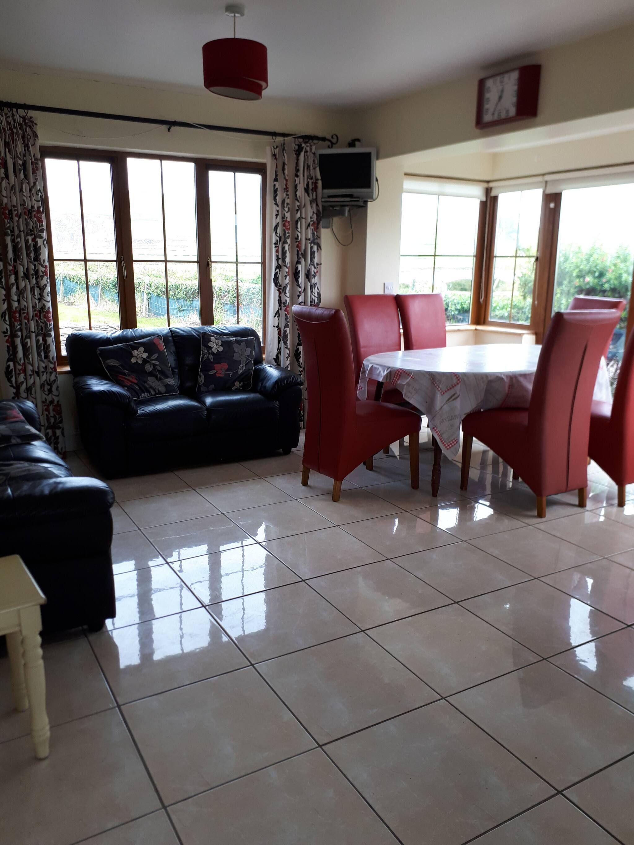 House, 3 Bedrooms, Fireplace | Living room