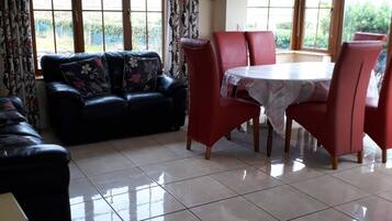 House, 3 Bedrooms, Fireplace | Living room