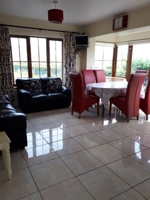 House, 3 Bedrooms, Fireplace | Living room - Ballyferriter Dingle Seaside Beautiful House (Ballyferriter)