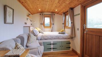 1 bedroom, individually decorated, individually furnished, free WiFi