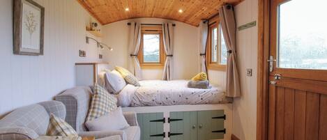 1 makuuhuone, yksilöllisesti sisustettu, yksilöllisesti kalustettu