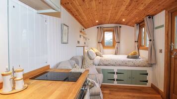 1 bedroom, individually decorated, individually furnished, free WiFi