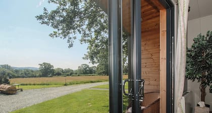 Leafy Oaks Cabin