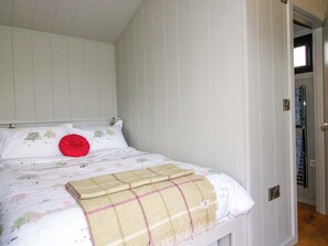 1 bedroom, individually decorated, individually furnished, free WiFi - Leafy Oaks Cabin (Much Wenlock)