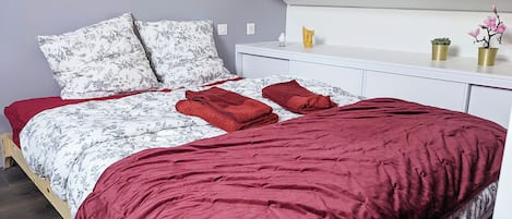 Iron/ironing board, WiFi, bed sheets