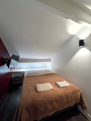 1 chambre, fer et planche à repasser, Wi-Fi, draps fournis