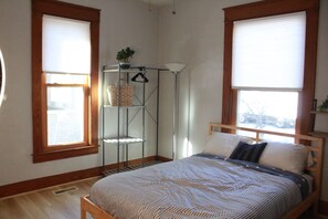 3 bedrooms, travel cot, free WiFi, bed sheets