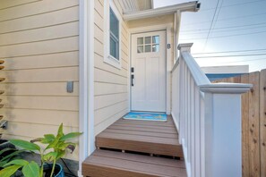 Exterior detail - Monarch Cove - Unit B  For 2ppl (Oceanside)