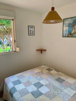 1 bedroom - T2 Cabin sea view - 100 m from the beach (La Londe-les-Maures)