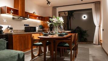 Villa, Balkon, Poolblick | Speisen