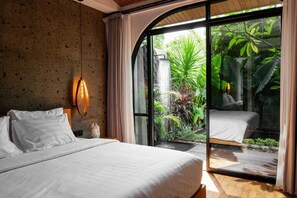 Desk, laptop workspace, blackout curtains, free WiFi - The Home Villas (Canggu)