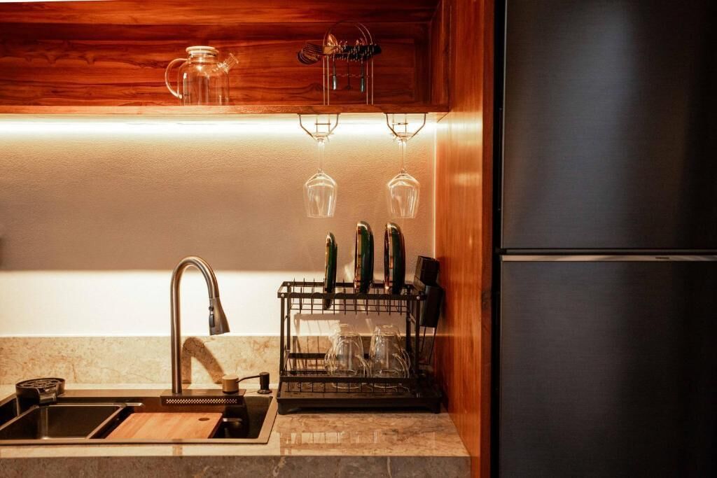 Full-size fridge, microwave, stovetop, cookware/dishes/utensils