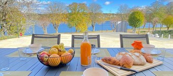 Great Villa Le Menhir – 4BR Lake & Terrace