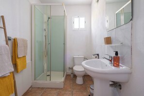 House, 3 Bedrooms, Smoking | Bathroom - Casa Rosa Longterm Living and Workspace (Torrent)