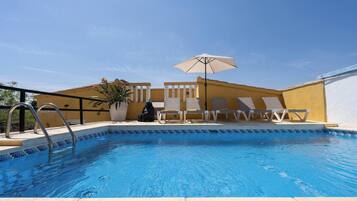 Casa, 3 habitaciones, fumadores | Piscina | Una piscina al aire libre