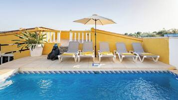 Casa, 3 habitaciones, fumadores | Piscina | Una piscina al aire libre