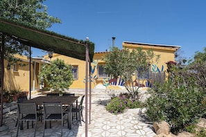 House, 3 Bedrooms, Smoking | Terrace/patio - Casa Rosa Longterm Living and Workspace (Torrent)
