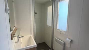 Dusche, Haartrockner, Handtücher, Toilettenpapier