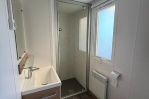 Shower, hair dryer, towels, toilet paper