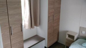 A bedroom with a wardrobe, a bedside table, and a bed. - Bienvenue chez Jean - Your family oasis on the Rhone (Condrieu)