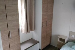 2 bedrooms, bed sheets