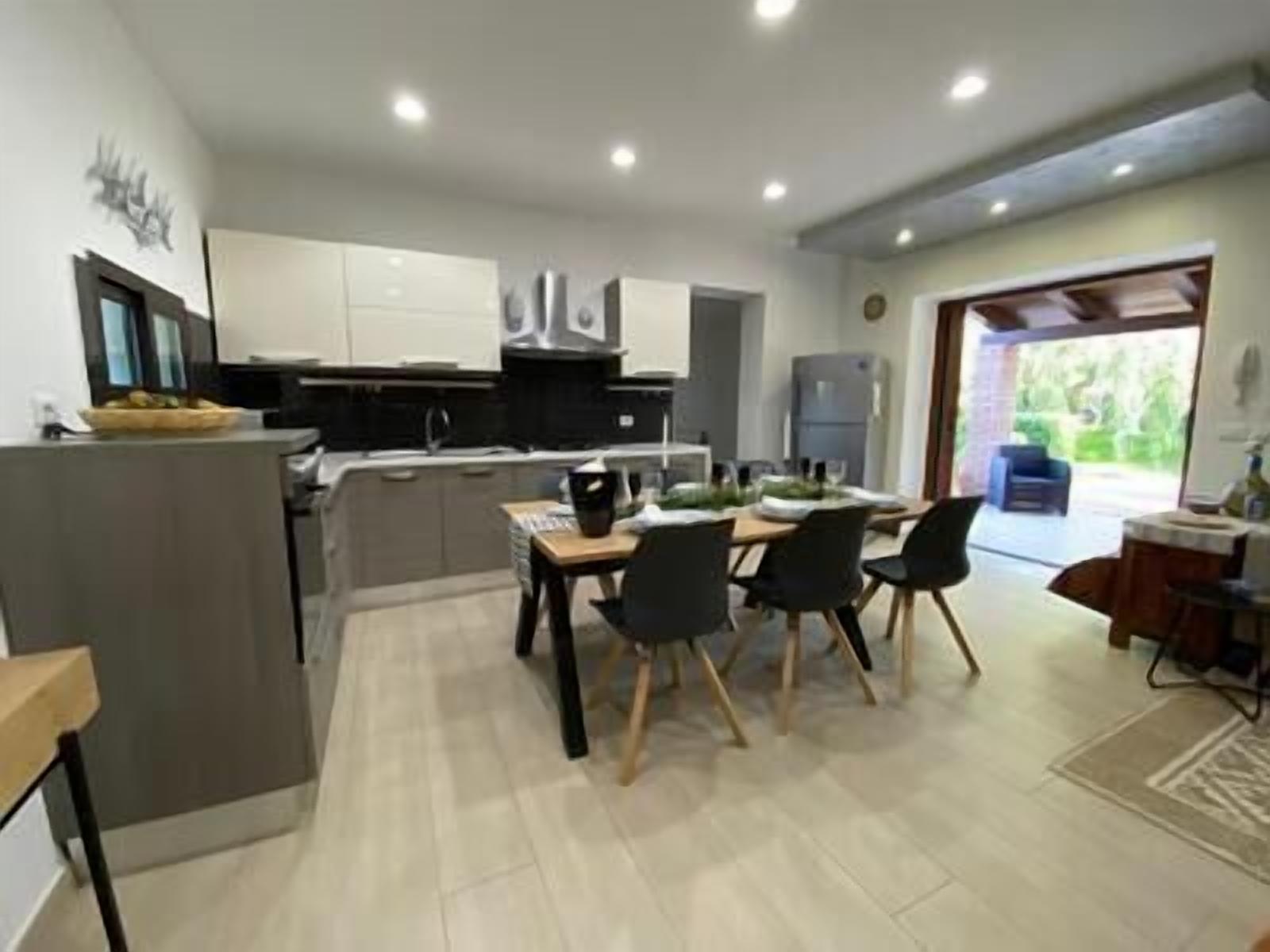 Réfrigérateur, four, plaque de cuisson