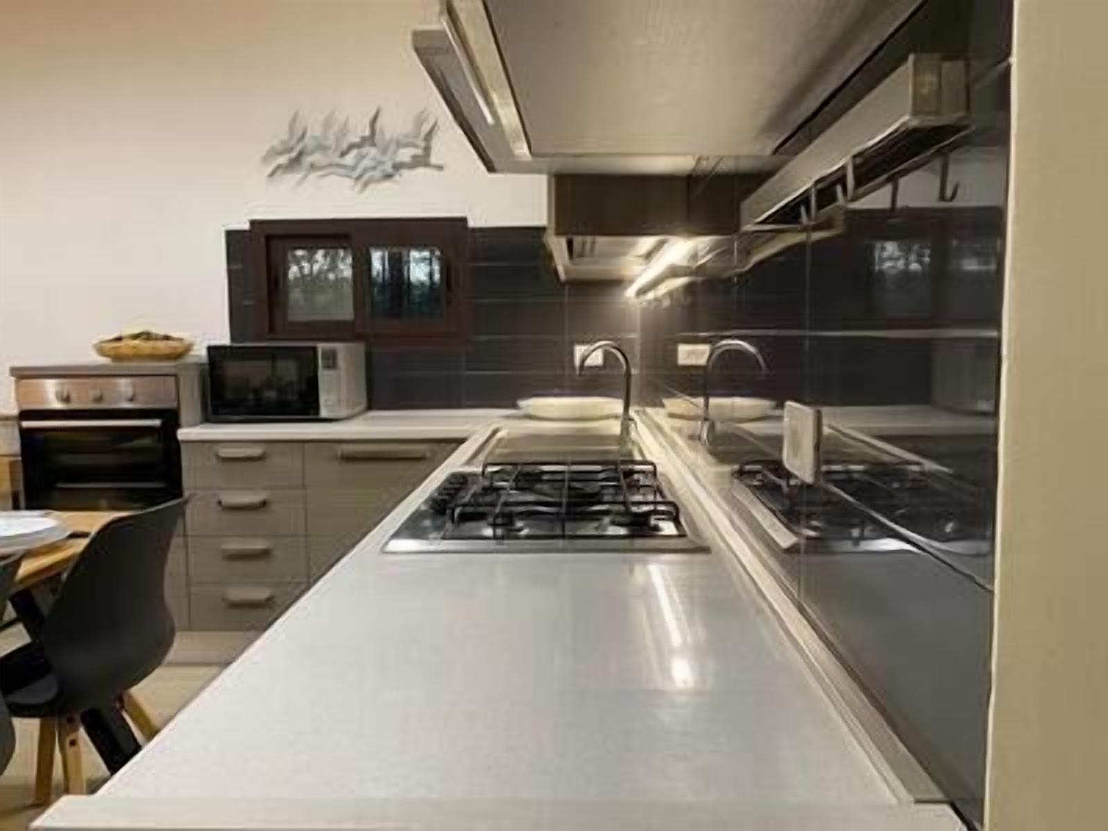 Réfrigérateur, four, plaque de cuisson