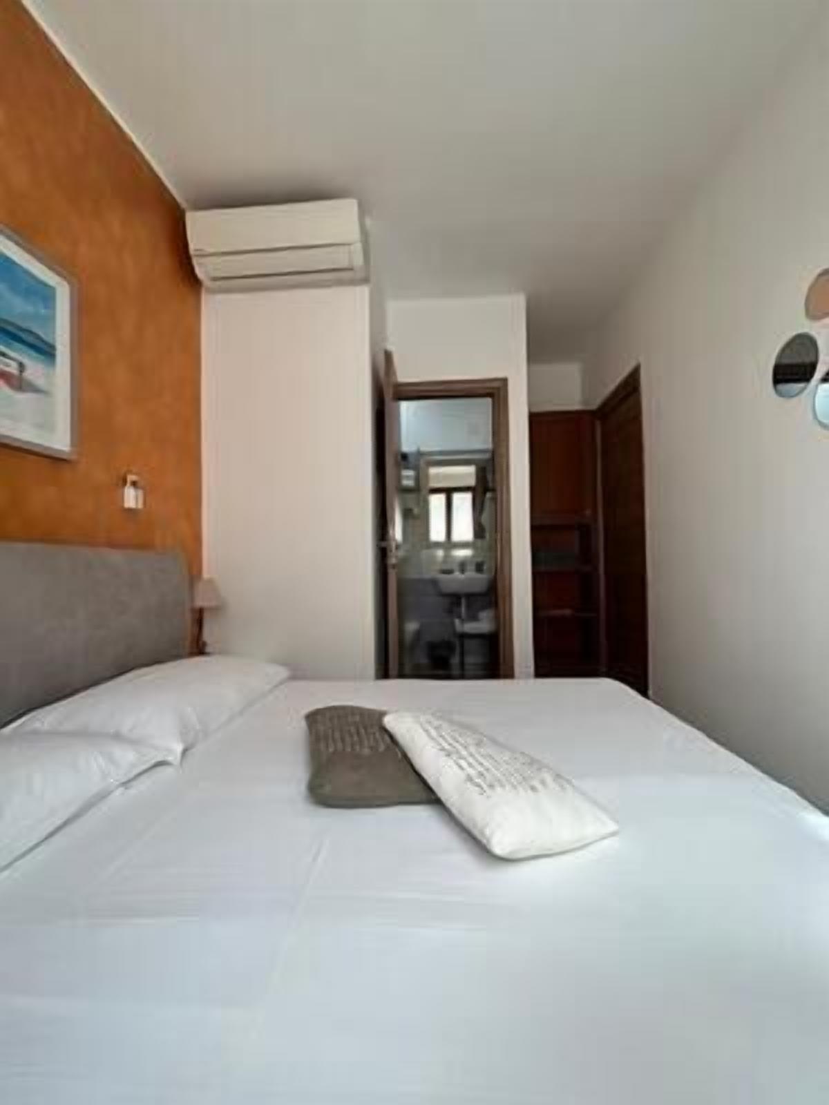 1 chambre, fer et planche à repasser, Wi-Fi gratuit, draps fournis