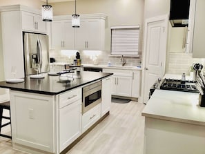 House, Multiple Beds, Hot Tub, Garden View (Luxe Lakehouse-Kemah) | Private kitchen - Luxe Lakehouse-kemah For 8 (Kemah)