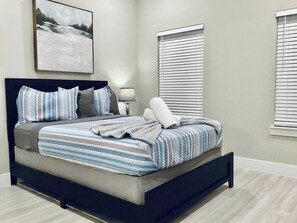 House, Multiple Beds, Hot Tub, Garden View (Luxe Lakehouse-Kemah) | 3 bedrooms, individually decorated, individually furnished, bed sheets - Luxe Lakehouse-kemah For 8 (Kemah)