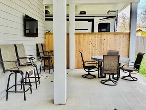 Outdoor dining - Luxe Lakehouse-kemah  For 8 (Kemah)