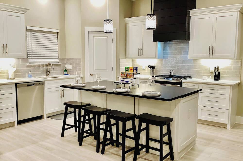 Luxe Lakehouse-kemah For 8 - Taylor Lake Village, TX