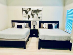 House, Multiple Beds, Hot Tub, Garden View (Luxe Lakehouse-Kemah) | 3 bedrooms, individually decorated, individually furnished, bed sheets