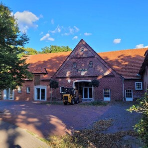 Exterior - Cozy vacation apartment on the farm with access to the garden (Kirchdorf)