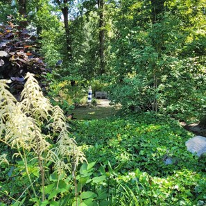 Property grounds - Cozy vacation apartment on the farm with access to the garden (Kirchdorf)