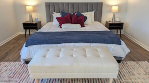Desk, travel cot, free WiFi, bed sheets - This home is an escape with little traffic, quiet neighbors, & large yards. Enjoy the peace & quiet by Home Heart Home (Shawnee)