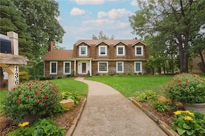 Exterior - This home is an escape with little traffic, quiet neighbors, & large yards. Enjoy the peace & quiet by Home Heart Home (Shawnee)