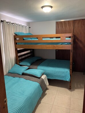 Iron/ironing board, Internet - Superb 2-bedroom apartment with AC in charming Cataño (Cataño)
