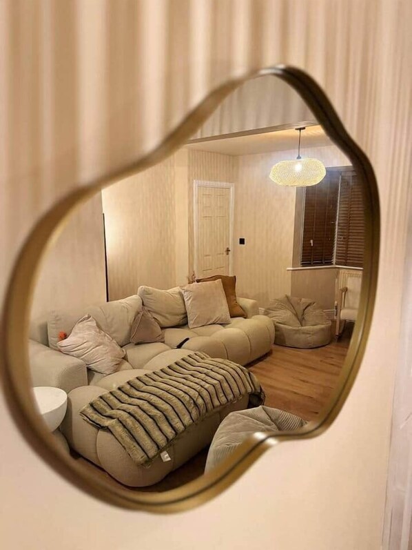 Interior - Cambridge Comfort Hub – Sleeps 8, Parking, Central (Cambridge)