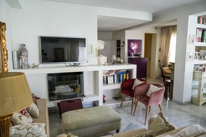 TV, fireplace - Villa Letizia - Chieti (chieti)