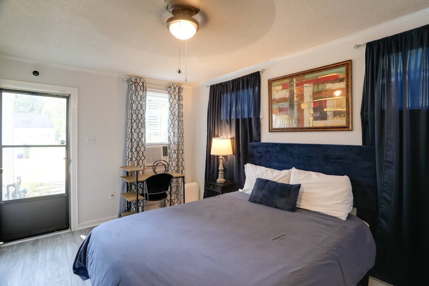 Desk, iron/ironing board, WiFi, bed sheets