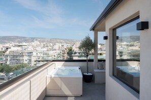 مغطس سبا خارجي