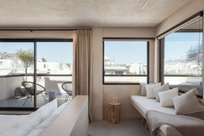 مكواة/لوح كي وسرير سفر وواي فاي مجانًا وملاءات أسرّة