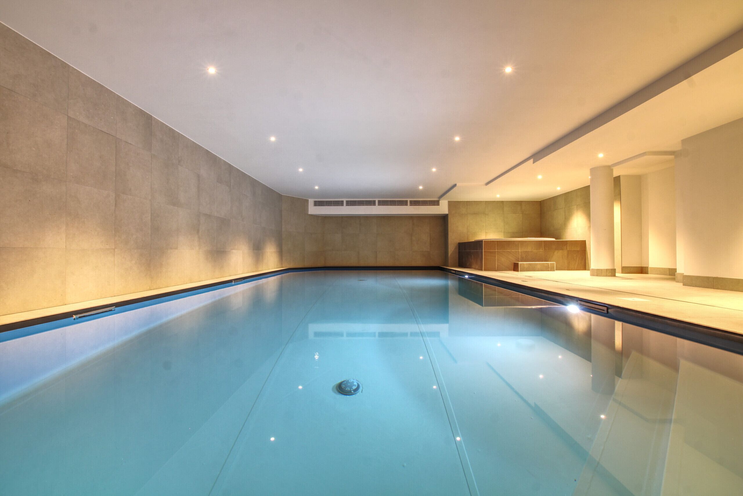 Innenpool, beheizter Pool