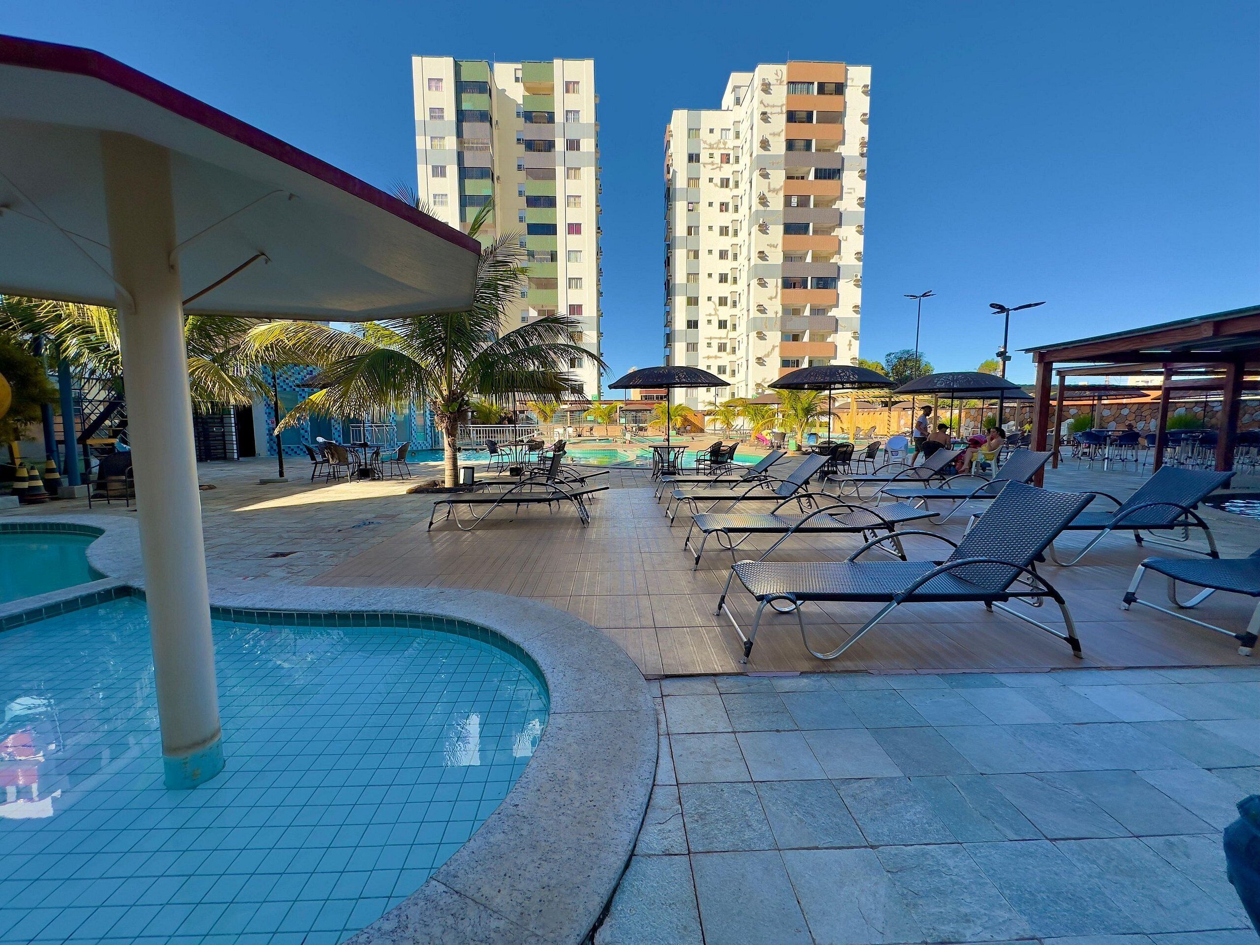 2 piscinas al aire libre