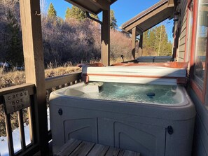 Outdoor spa tub - Mountaineer Townhome~3 Bed+Large Den/3 Ba~Hot tub! (Breckenridge)
