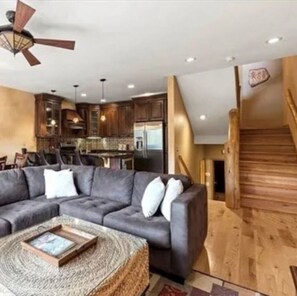 Living area - Mountaineer Townhome~3 Bed+Large Den/3 Ba~Hot tub! (Breckenridge)