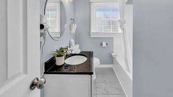 Signature House, 3 Bedrooms, Non Smoking, Garden View | Bathroom | Combined shower/tub, free toiletries, hair dryer, towels