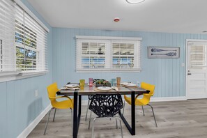 Signature-Haus, 3 Schlafzimmer, Nichtraucher, Gartenblick | Essbereich im Zimmer