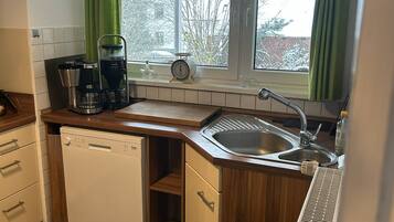 Micro-ondes, four, plaque de cuisson, lave-vaisselle